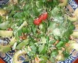 Foto del paso 5 de la receta: Ensalada de canónigos con aguacate y nueces