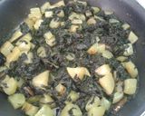 Foto del paso 4 de la receta: Patatas con acelgas y ajos tiernos
