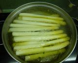 Foto del paso 4 de la receta: Solomillo a la plancha con tomate y espárragos