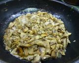 Foto del paso 4 de la receta: Salmonetes fritos con champiñones