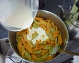 Foto del paso 6 de la receta: Fideos mostacholes tres vegetales con salsa de panceta y cebolla