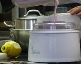 Foto del paso 5 de la receta: Helado de fresa en heladera casero