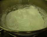 Foto del paso 4 de la receta: Helado de leche merengada con salsa de chocolate