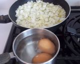 Foto del paso 2 de la receta: Carne picada, puré de patatas y huevo duro, al horno