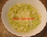 Foto del paso 2 de la receta: Cóctel de gambas y palitos de mar