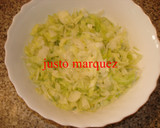 Foto del paso 2 de la receta: Cóctel de gambas y palitos de mar