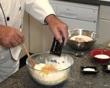 Foto del paso 3 de la receta: Coca de brioche con piñones