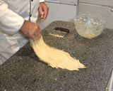 Foto del paso 6 de la receta: Coca de brioche con piñones