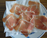 Foto del paso 1 de la receta: Carpaccio de melón con crujiente de jamón