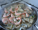 Foto del paso 7 de la receta: Merluza con gambas y almejas fácil
