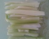 Foto del paso 1 de la receta: Chupitos de crema de apio con queso fresco