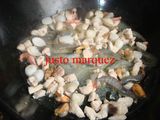 Paella de marisco y carne