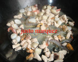 Foto del paso 2 de la receta: Paella de marisco y carne
