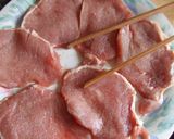 Foto del paso 1 de la receta: Filetes de solomillo de cerdo con salsa de cebolla al vino