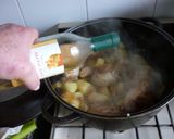 Foto del paso 5 de la receta: Pollo a la cacerola con vino Moscato