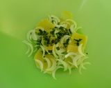 Foto del paso 2 de la receta: Aceitunas con queso mahonés y menta