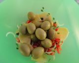Foto del paso 4 de la receta: Aceitunas con queso mahonés y menta