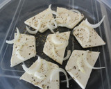 Foto del paso 2 de la receta: Queso marinado con hierbas provenzales