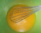Foto del paso 2 de la receta: Bizcocho esponjoso de mandarina sin huevos