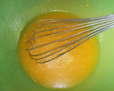 Foto del paso 2 de la receta: Bizcocho esponjoso de mandarina sin huevos