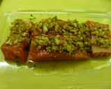 Foto del paso 4 de la receta: Salmón al horno con almendras sobre ensalada tabulé