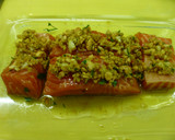Foto del paso 4 de la receta: Salmón al horno con almendras sobre ensalada tabulé