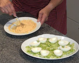 Foto del paso 5 de la receta: Huevos rellenos con mayonesa y ketchup
