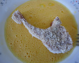 Foto del paso 3 de la receta: Chuletitas de cordero empanadas al queso