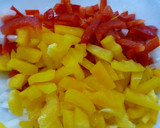 Foto del paso 1 de la receta: Tortilla francesa rellena de pimiento rojo y amarillo