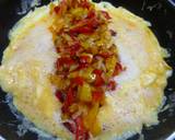 Foto del paso 5 de la receta Tortilla francesa rellena de pimiento rojo y amarillo