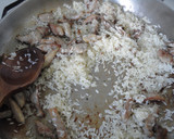 Foto del paso 2 de la receta: Arroz con secreto y gambas