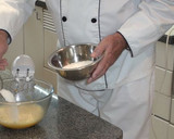 Foto del paso 4 de la receta: Bizcocho de coco y zanahoria