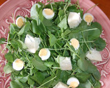 Foto del paso 5 de la receta: Ensalada de berros con gorgonzola y huevitos de codorniz
