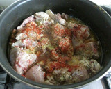 Foto del paso 3 de la receta: Ñoquis con presas de pollo sin piel en salsa de tomates