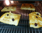 Foto del paso 3 de la receta: Tostadas con piñones, pasas, frutos secos, para desayunos y meriendas