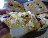 Foto del paso 4 de la receta: Tostadas con piñones, pasas, frutos secos, para desayunos y meriendas