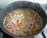 Foto del paso 3 de la receta: Arroz blanco con salchichas en salsa de tomate
