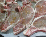 Foto del paso 2 de la receta: Costeletas de cerdo con zumo de tomate