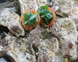 Foto del paso 4 de la receta: Costeletas de cerdo con zumo de tomate