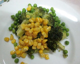 Foto del paso 3 de la receta: Ensalada de brócoli, guisantes y maíz dulce