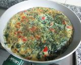 Foto del paso 3 de la receta: Tortilla de brotes de espinacas salteados