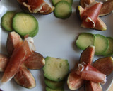 Foto del paso 5 de la receta: Higos y aguacates con vinagre de manzana y zumo de arándanos