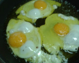 Foto del paso 3 de la receta: Patatas a lo pobre con morcillas y huevos rotos
