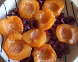 Foto del paso 1 de la receta: Bizcocho de yogur con albaricoques y cerezas