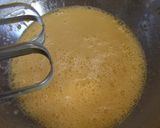 Foto del paso 2 de la receta: Bizcocho de yogur con albaricoques y cerezas