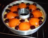 Foto del paso 3 de la receta: Bizcocho de yogur con albaricoques y cerezas