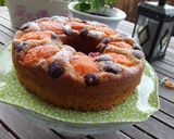 Foto del paso 5 de la receta: Bizcocho de yogur con albaricoques y cerezas