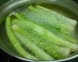 Foto del paso 1 de la receta: Ensalada templada de puerros