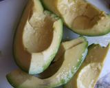 Foto del paso 1 de la receta: Ensalada de aguacate con salmón y rúcula