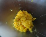 Foto del paso 1 de la receta: Batido nutritivo de mango y yogur